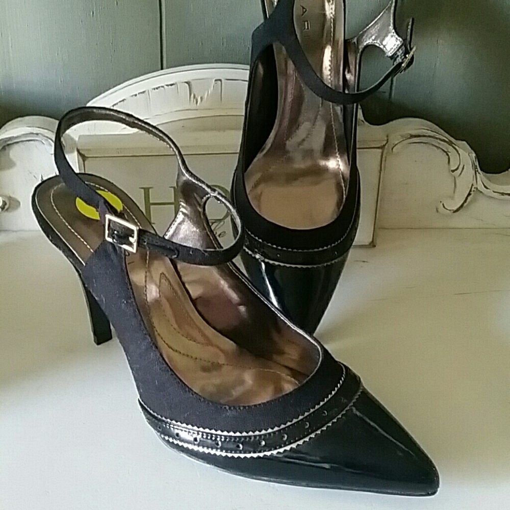 Tahari. Shoes new no box..